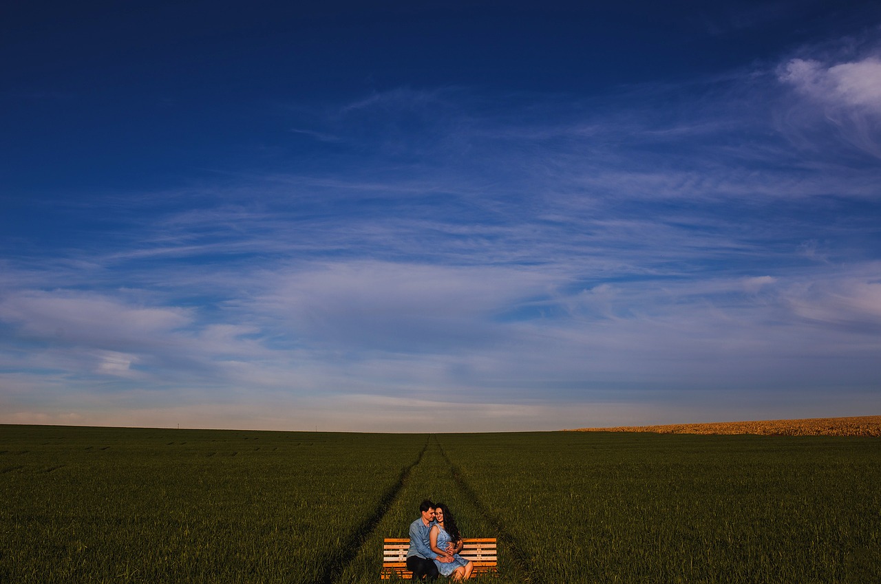 bench countryside couple free photo