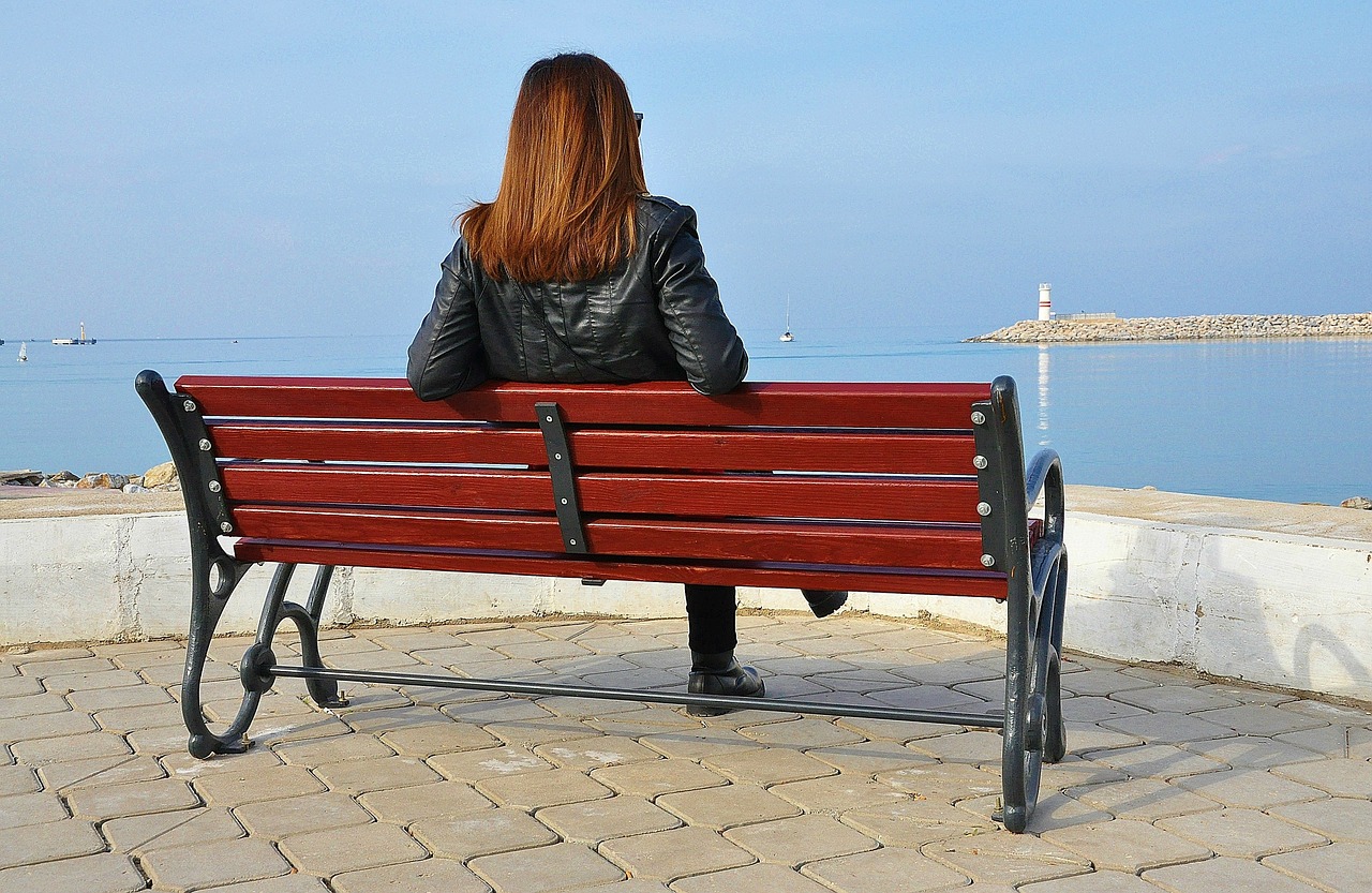 bench view women free photo