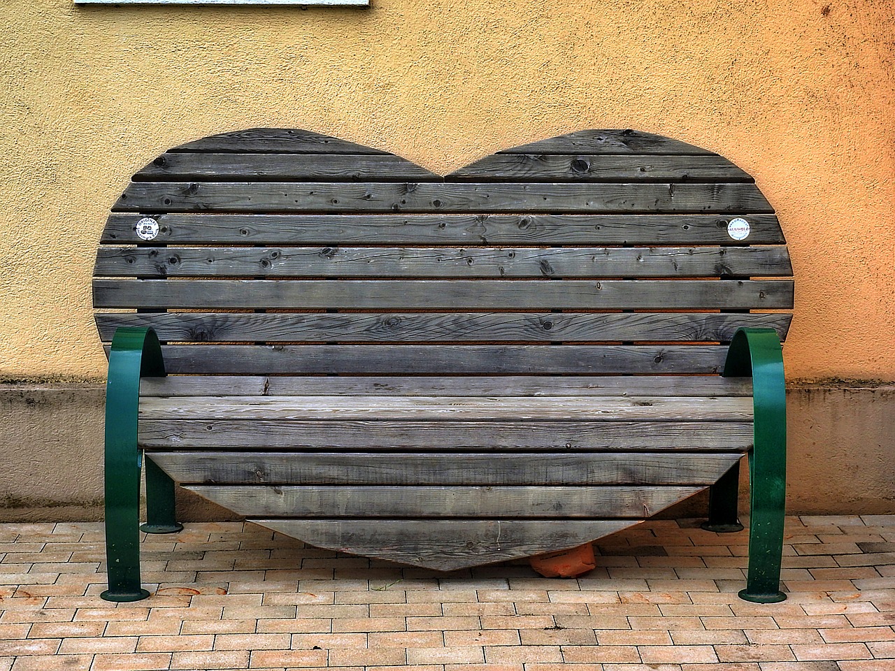 bench heart shape bank free photo