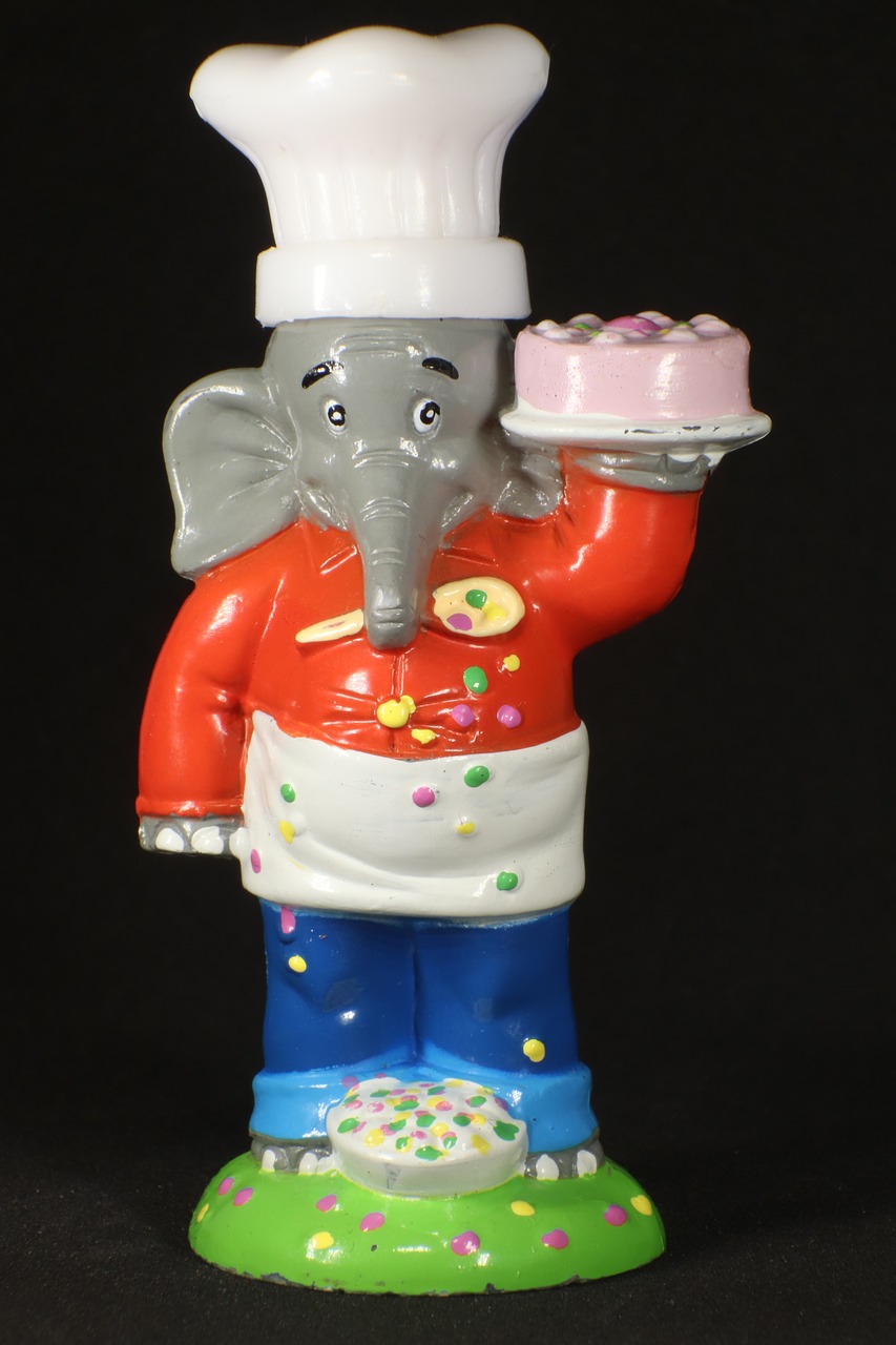 benjamin the elephant  birthday  birthday cake free photo