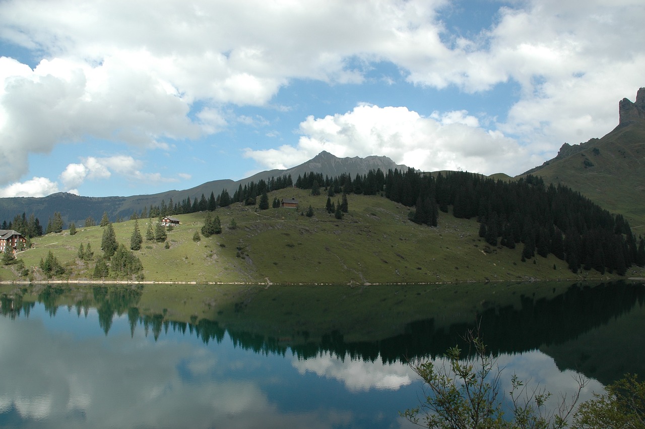 bergsee alpine lake mirroring free photo