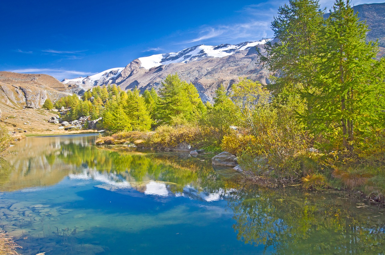 bergsee autumn mirroring free photo