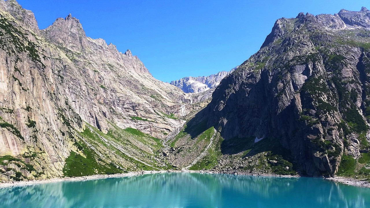 bergsee mountains landscape free photo