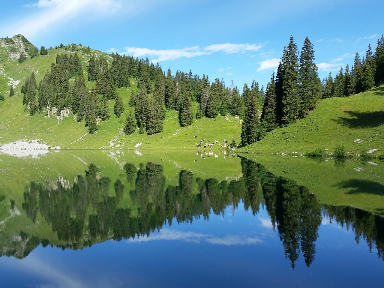 bergsee mountains landscape free photo