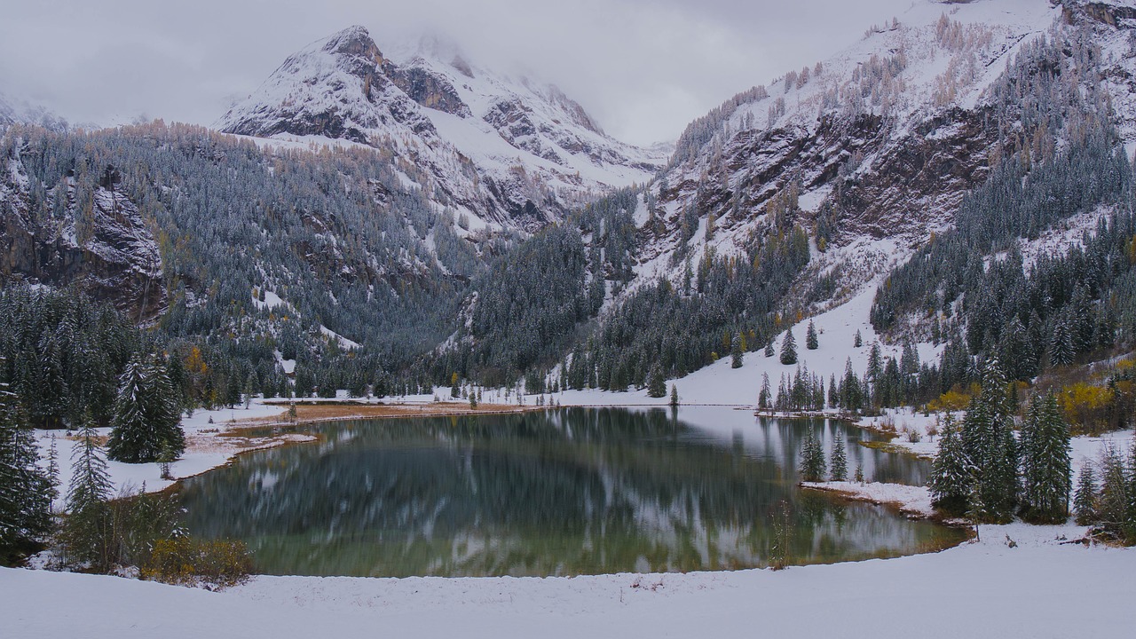 bergsee mirroring mood free photo