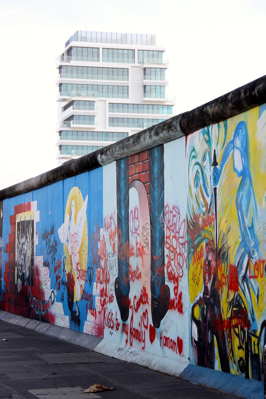 berlin wall wall graffiti free photo