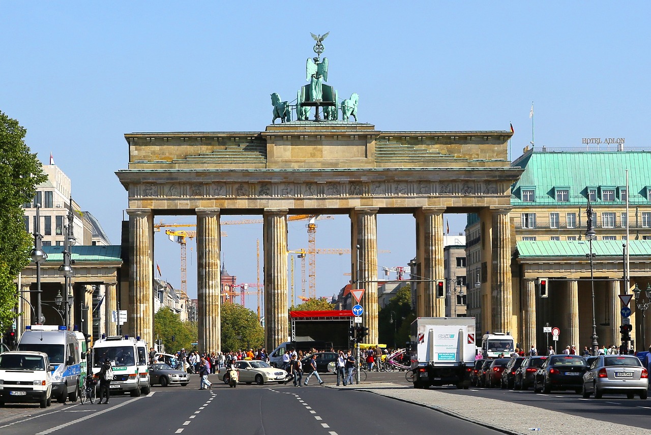 berlin brandenburg gate landmark free photo