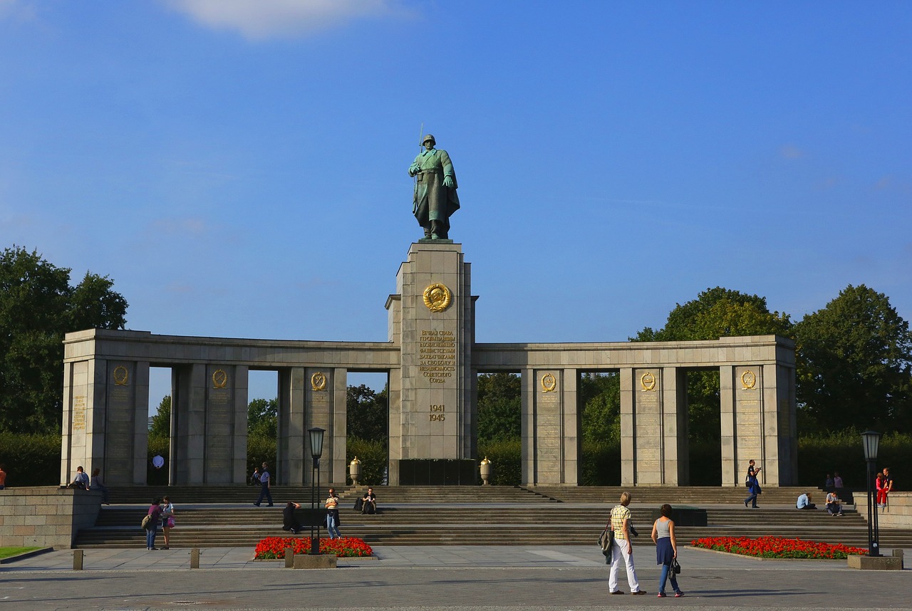 berlin russian memorial monument free photo