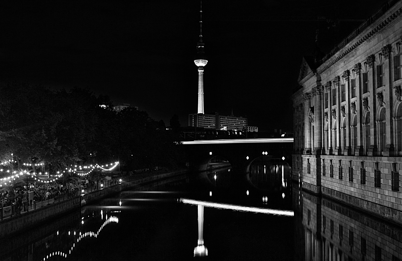 berlin alexanderplatz tv tower free photo