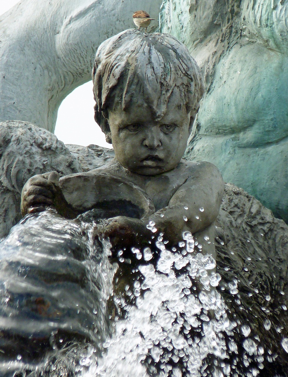 berlin fountain child free photo