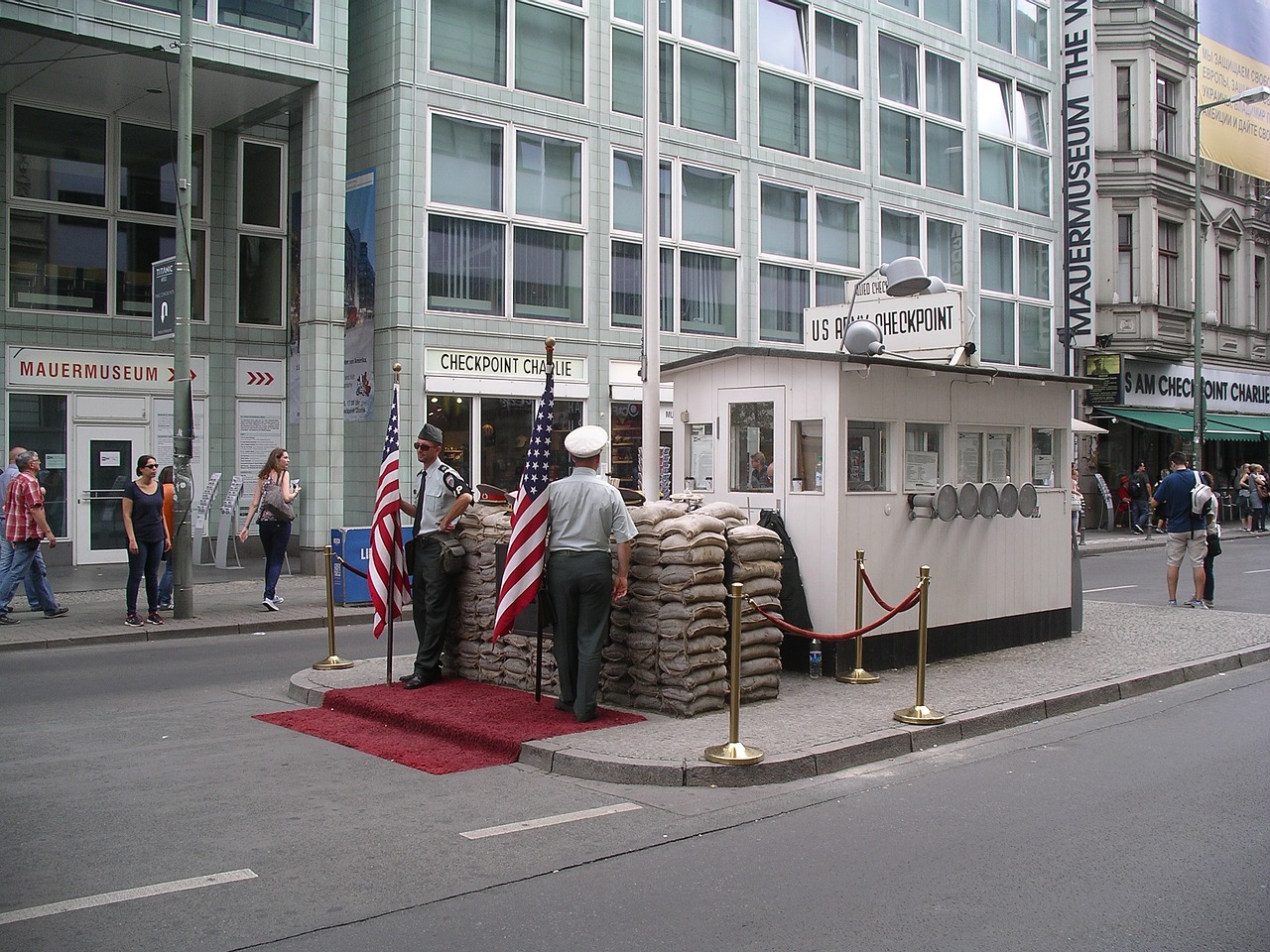 berlin checkpoint charlie attraction free photo