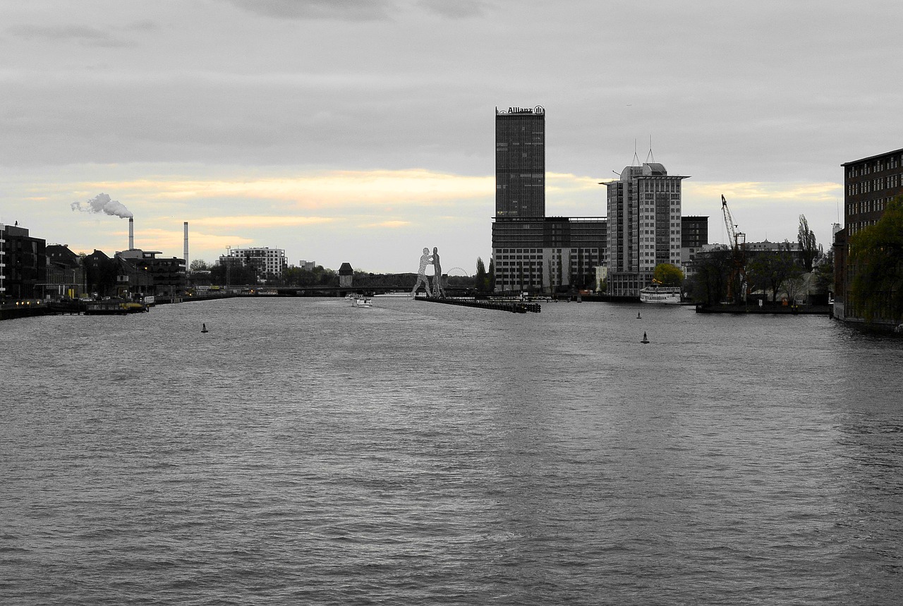 berlin spree oberbaumbrücke free photo