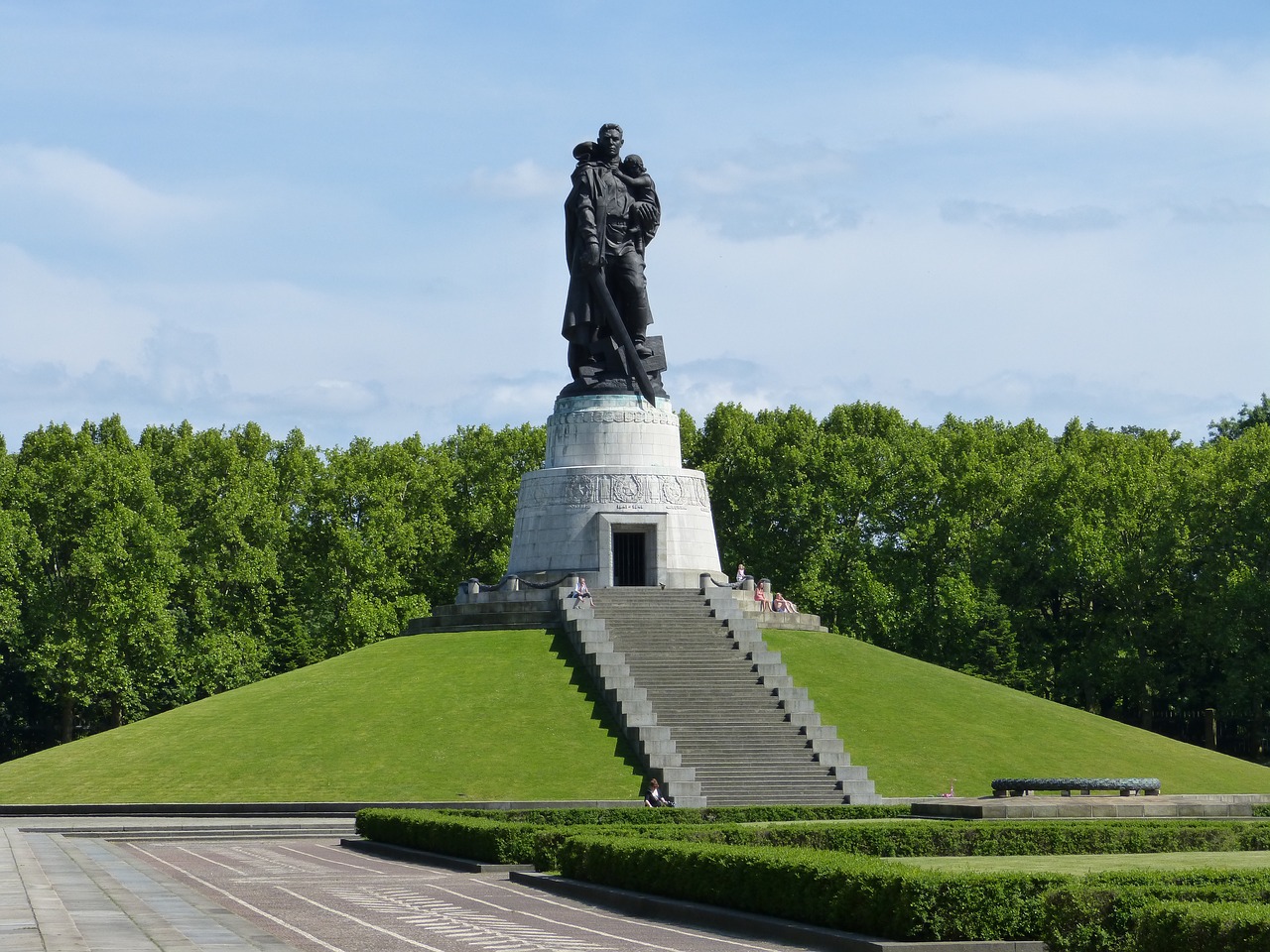 berlin soviet monument free photo