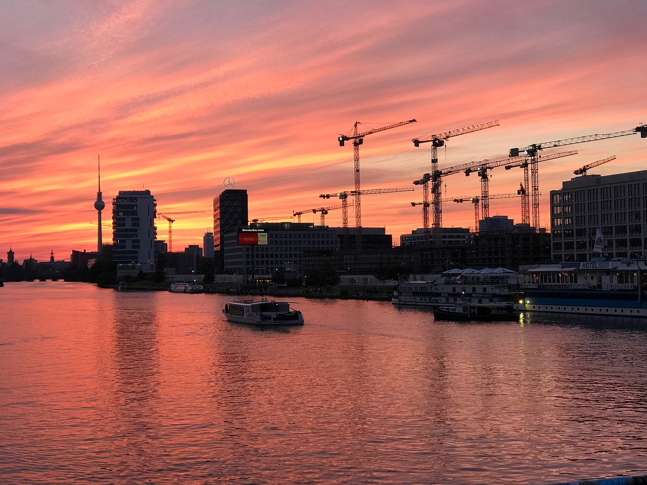 berlin oberbaumbrücke evening free photo