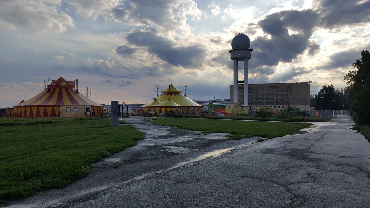 berlin circus tempelhofer field free photo