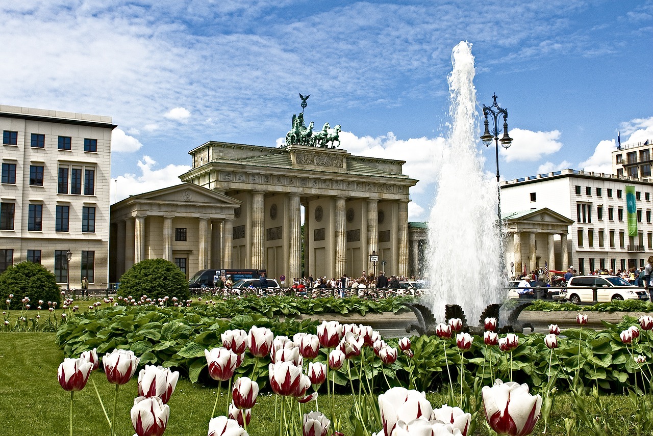 berlin brandenburg gate summer free photo