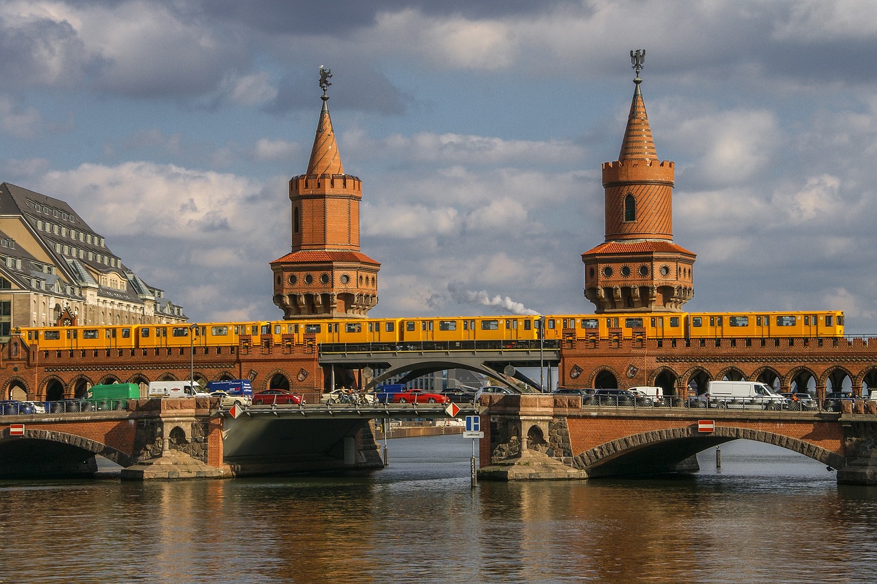berlin spree oberbaumbrücke free photo