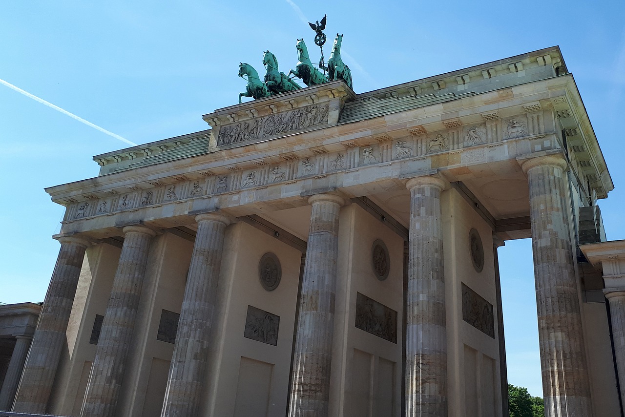 berlin  brand front of the brandenburg gate  goal free photo