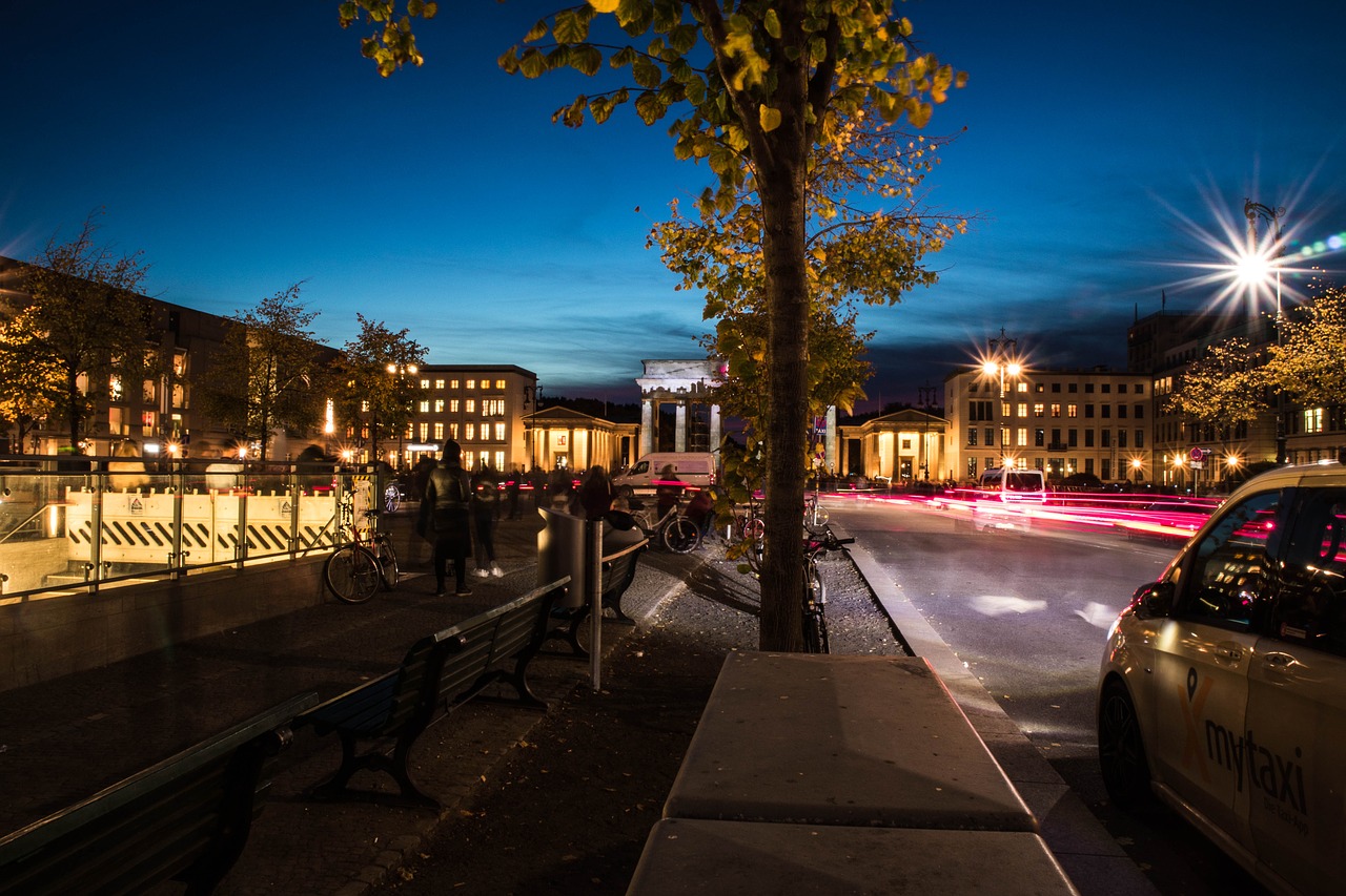 berlin  brand front of the brandenburg gate  city free photo