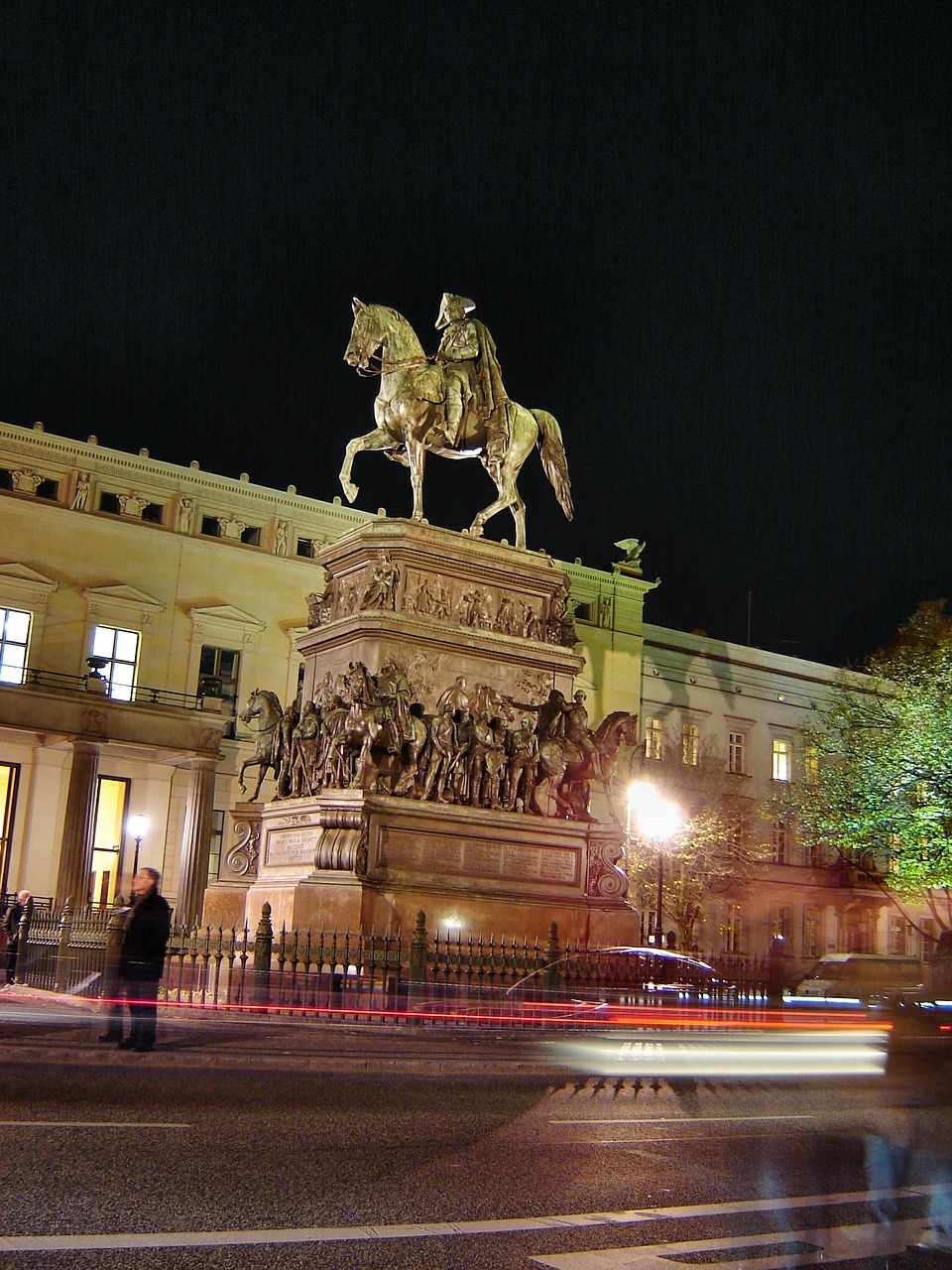 berlin night statue free photo