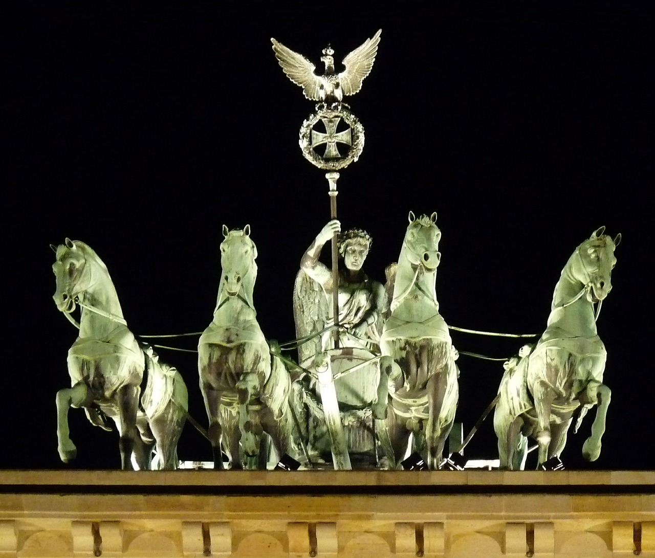 berlin quadriga brandenburg gate free photo