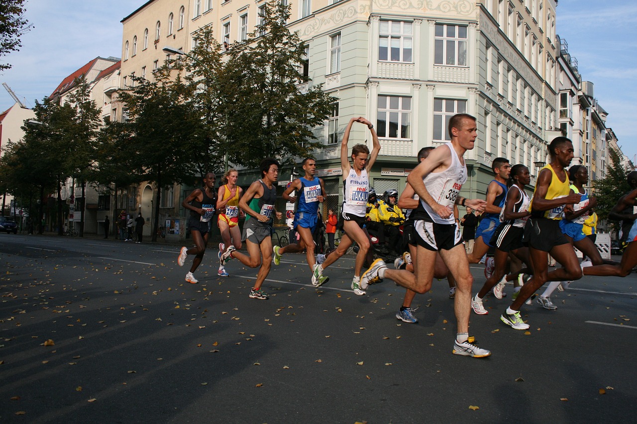 berlin marathon runners free photo