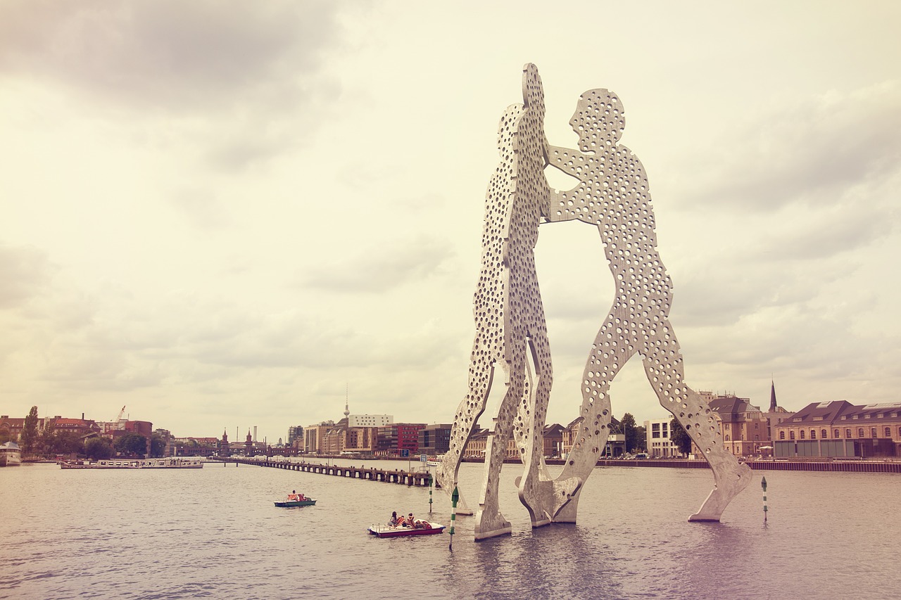 molecule man spree river free photo