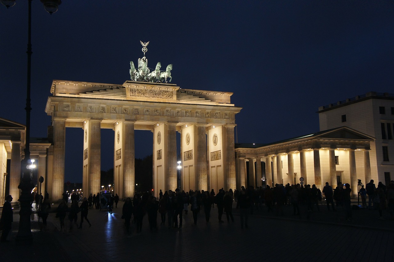 berlin brandenburg gate night free photo