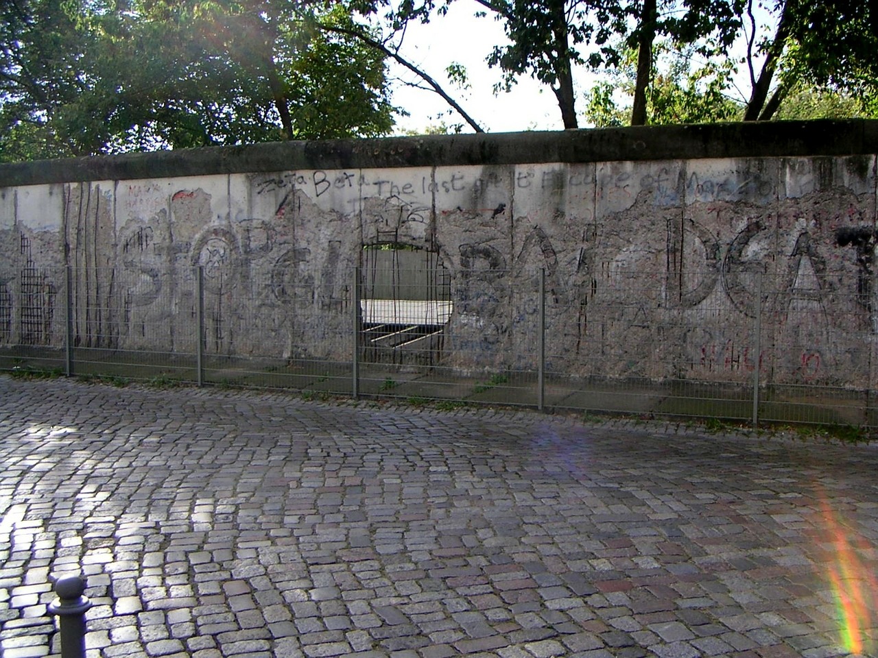 berlin wall fragment berlin free photo