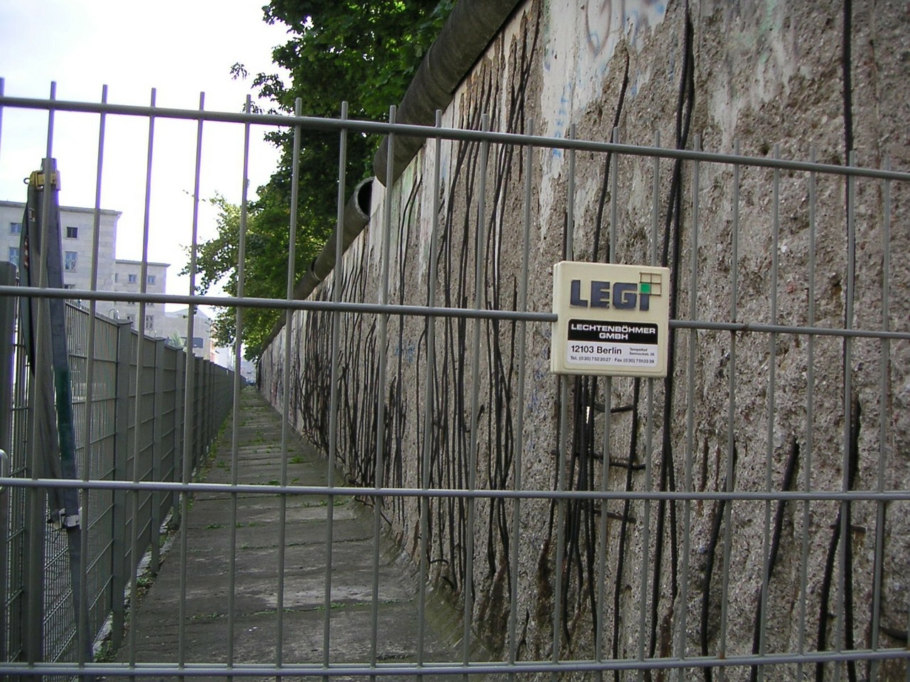 berlin wall fragment berlin free photo