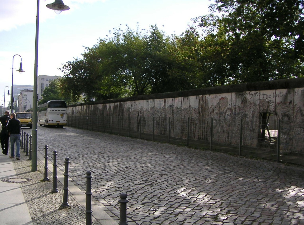berlin wall fragment berlin free photo