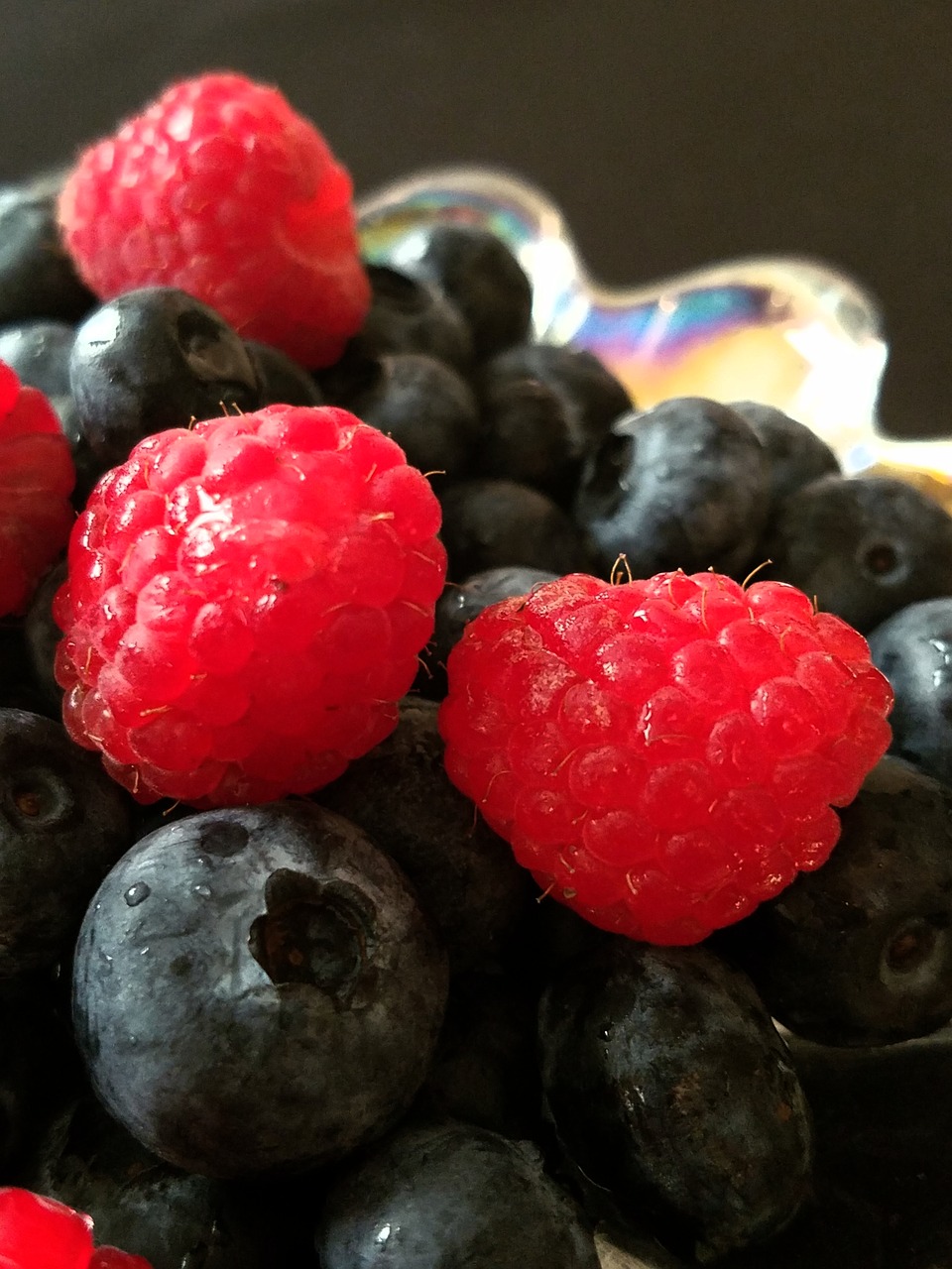 berries  summer  raspberries free photo