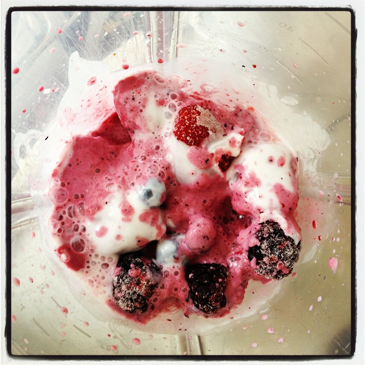 berries yogurt shake free photo