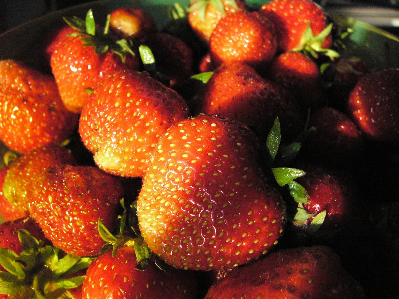 berries strawberries macro free photo