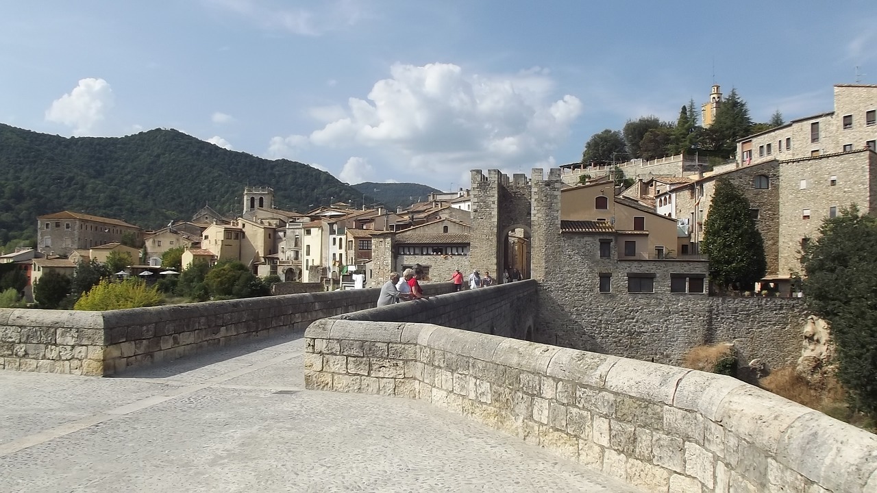 besalú catalonia people free photo