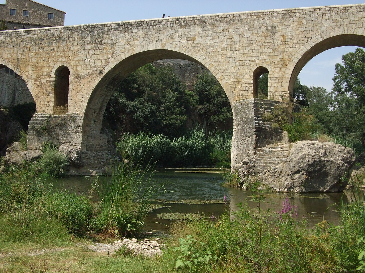 besalú bridge catalonia free photo