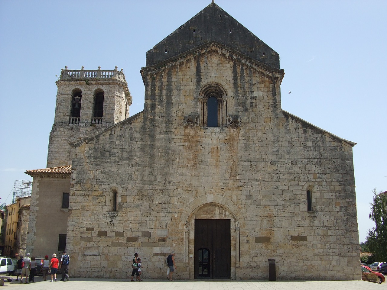 besalú church catalonia free photo