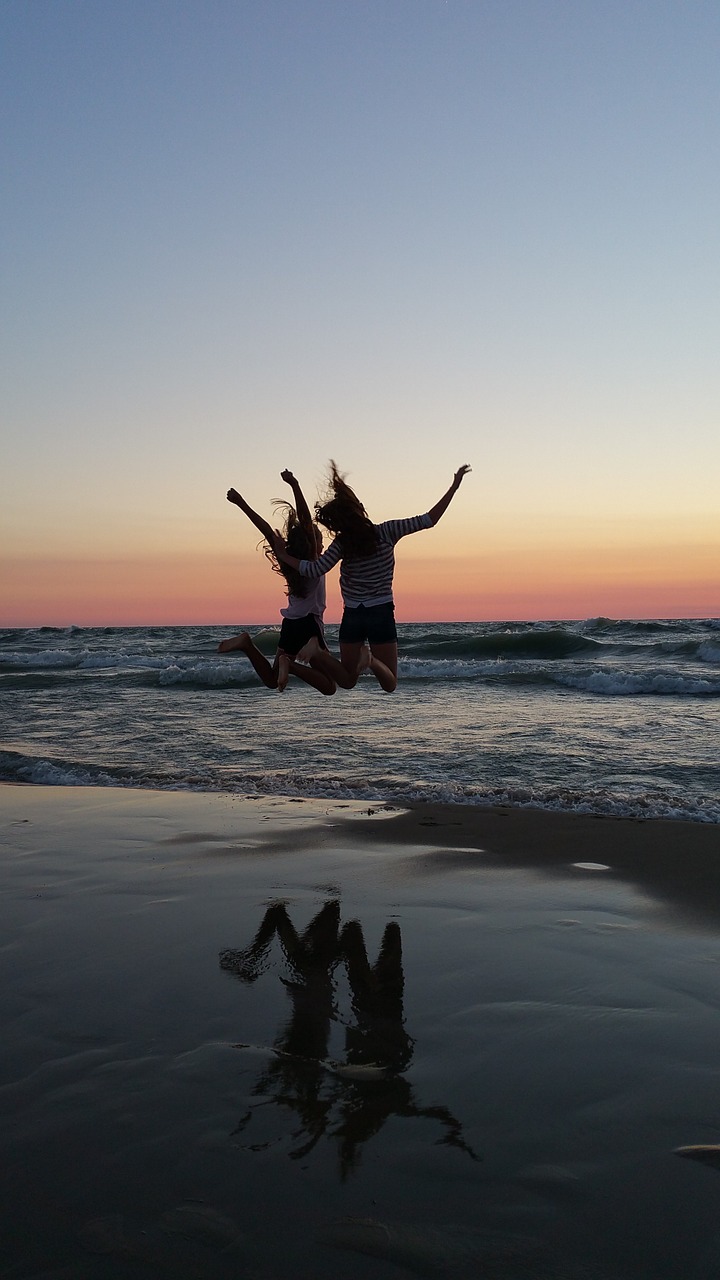 best friends sunset beach free photo