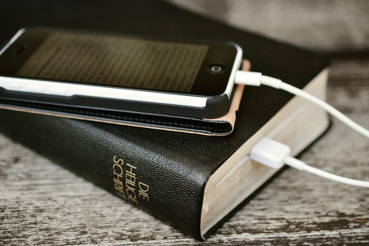 bible iphone mobile phone free photo