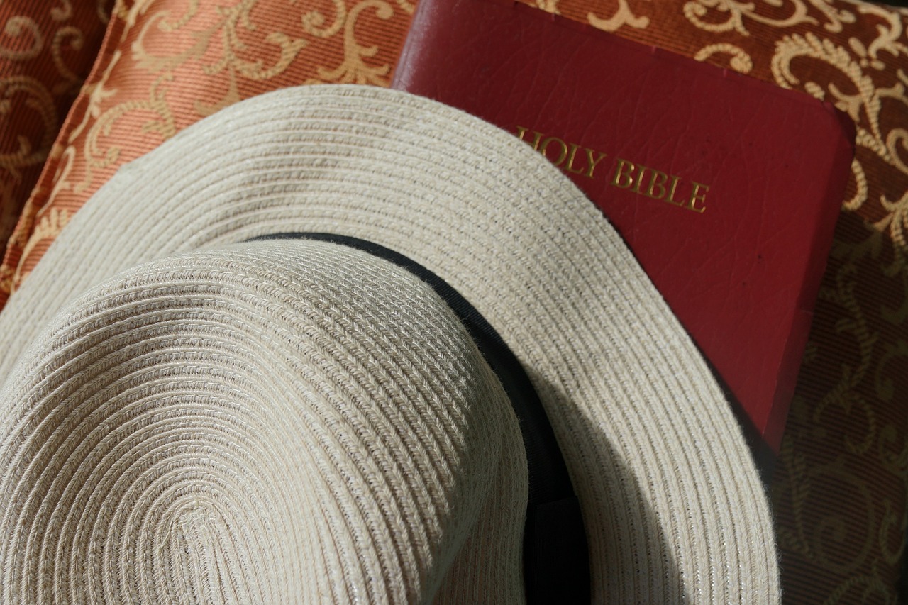 bible sunday hat free photo