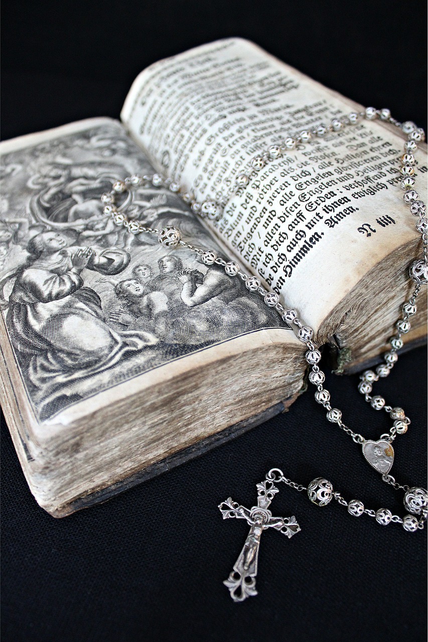 bible rosary book free photo