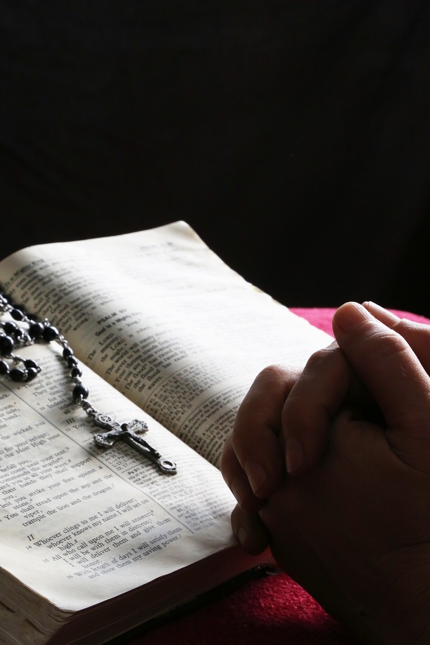 bible rosary prayer free photo