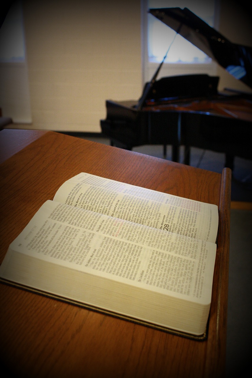 bible piano church free photo