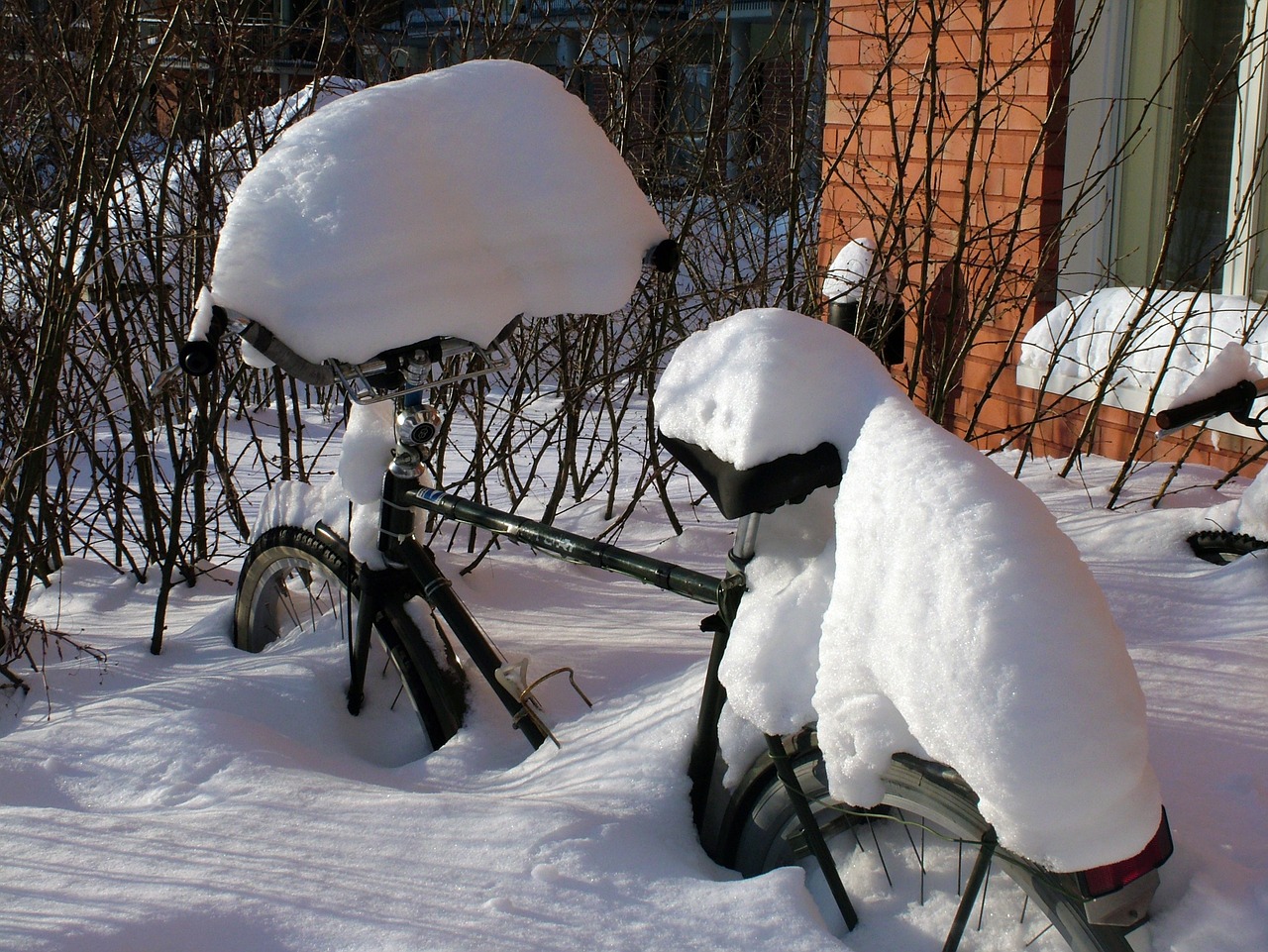 bicycle snow cover free photo