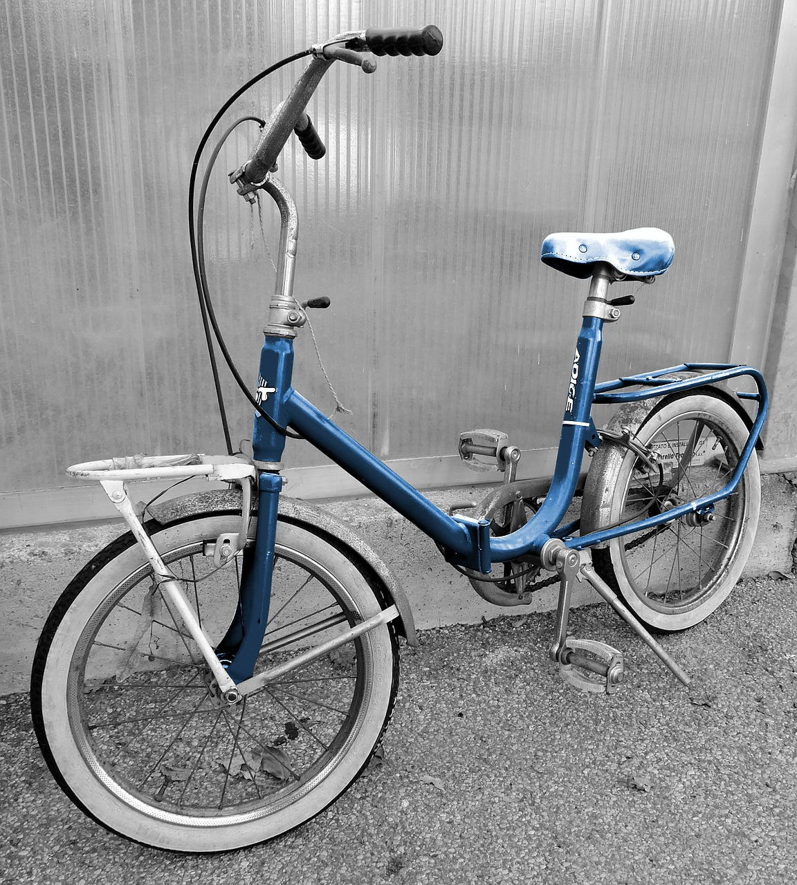 bicycle old blue free photo