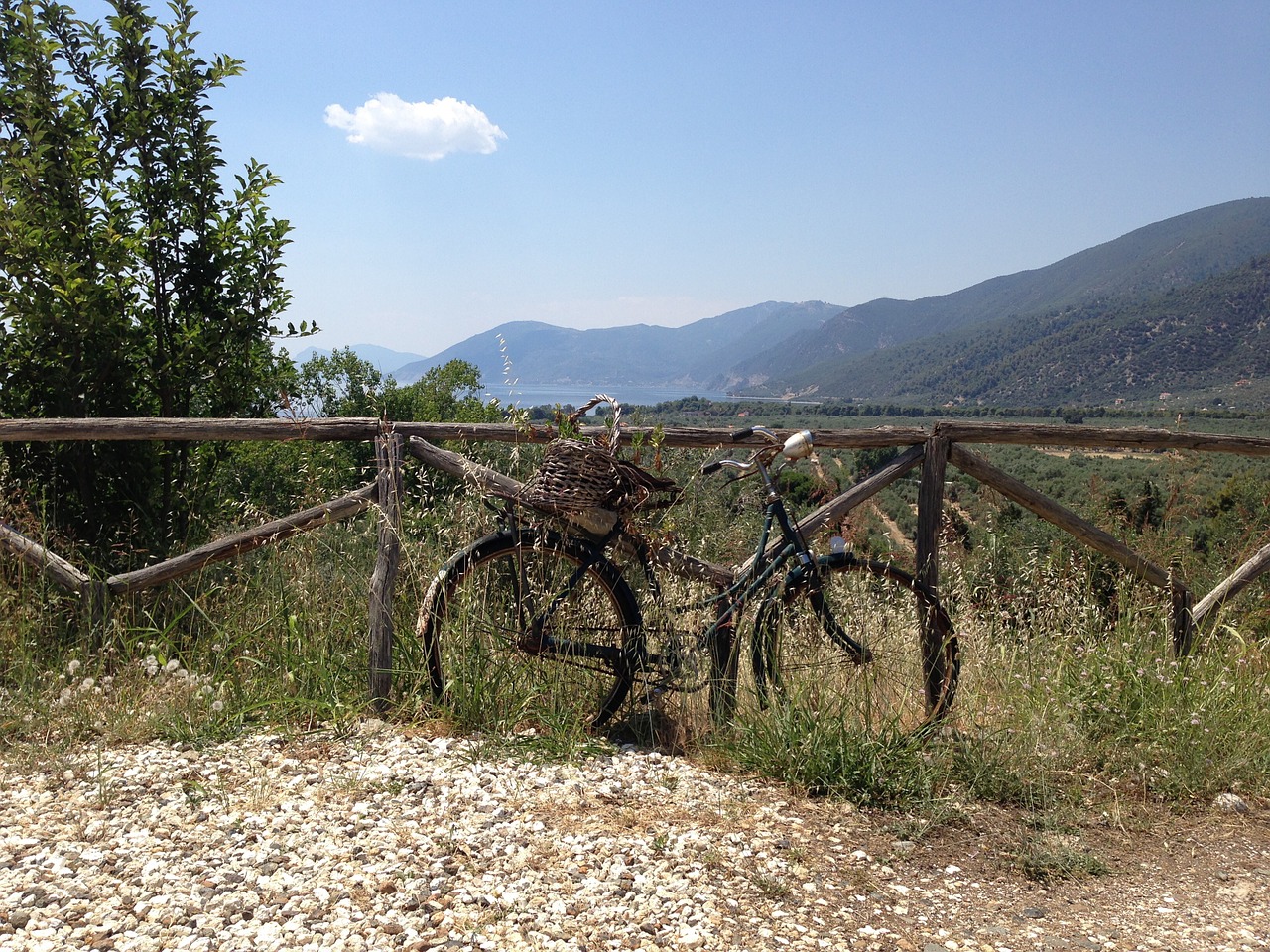 bicycle rusty fence free photo