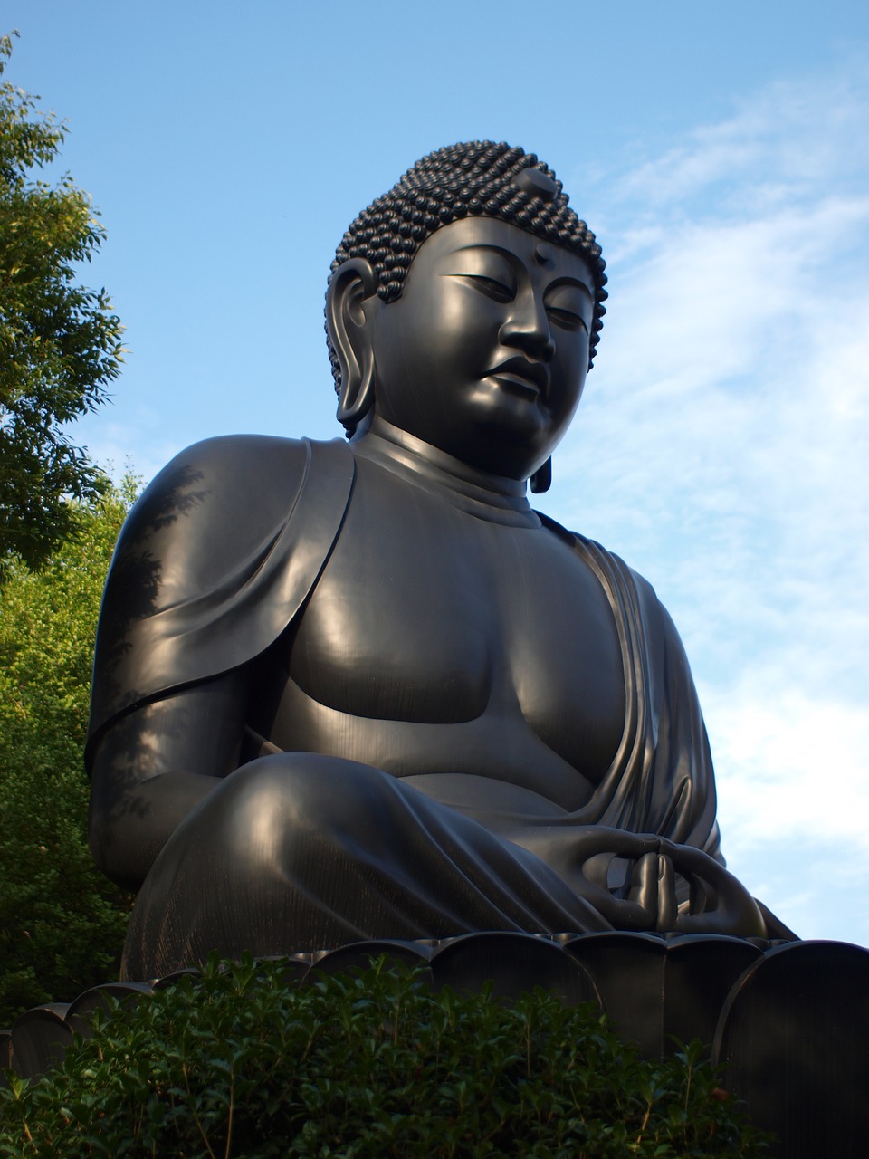 big buddha sideways statue free photo