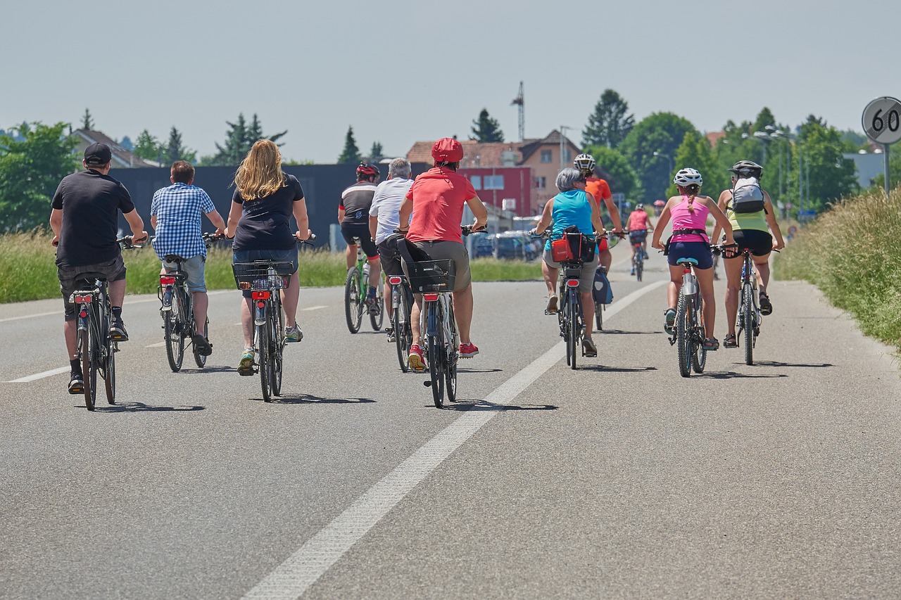 bike group country road free photo