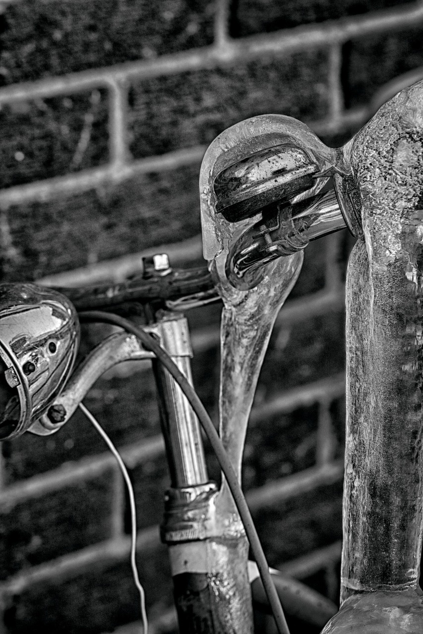 bike icicle frost free photo