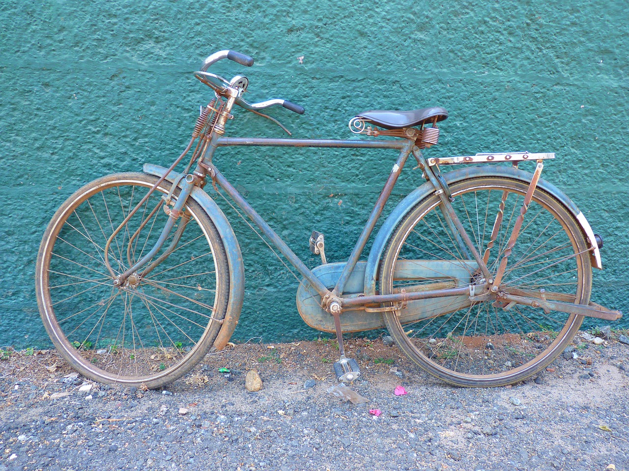 bike wheel old free photo